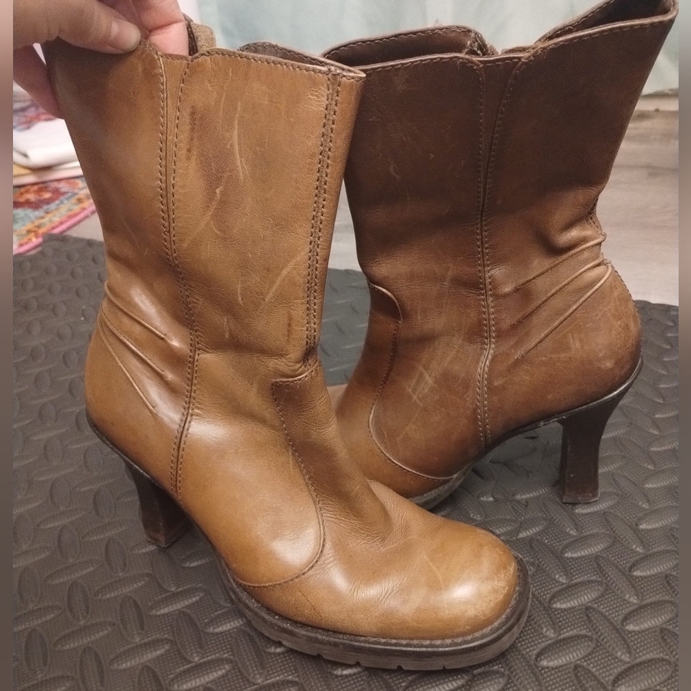 Short boots
